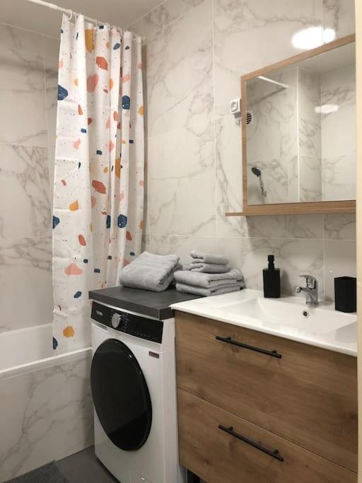 Superbe Appartement Tout Equipe, Le Nid D'Eva A Metz Gare, Parking Prive, Balcon, F2, 50M2, 3P Екстериор снимка